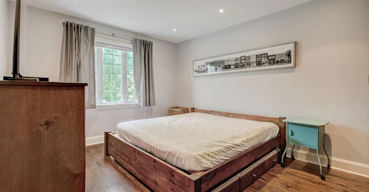 112 Dewbourne Avenue, Toronto, ON, M6C 1Y7 - 18
