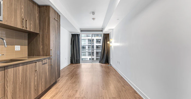 519-27 Bathurst Street, Toronto, ON, M5V 0R1 - 5