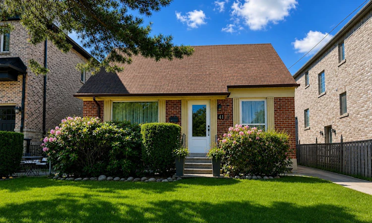 41 Athabaska Avenue