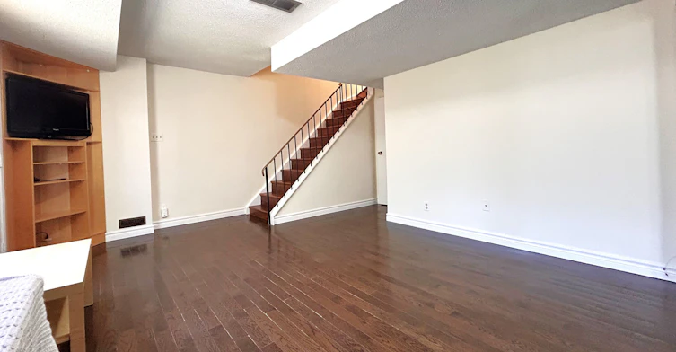 19 Yellow Birchway N/A, Toronto, ON, M2H 2S9 - 17