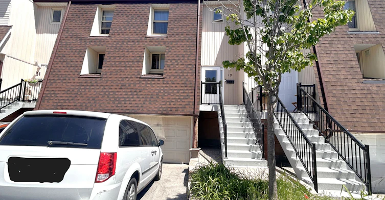19 Yellow Birchway N/A, Toronto, ON, M2H 2S9