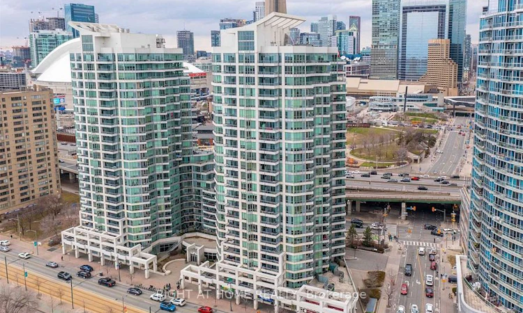 2801 (Ph 1)-228 Queens Quay W
