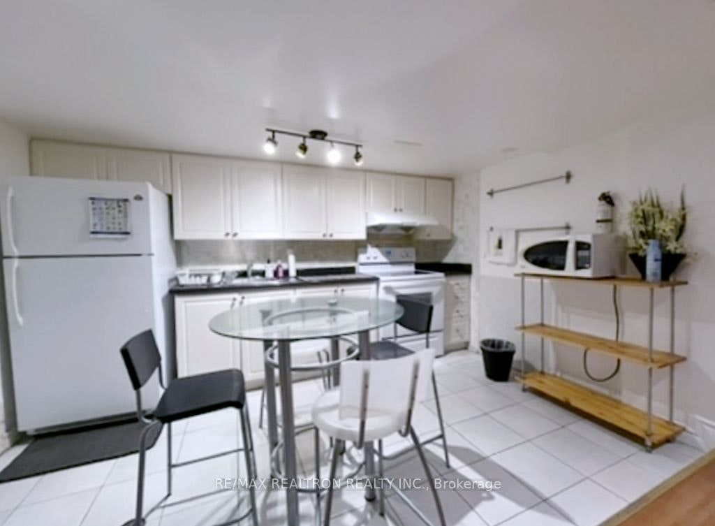 Bsmt-2 Greyhound Drive, Toronto, ON, M2H 1K3 - 5