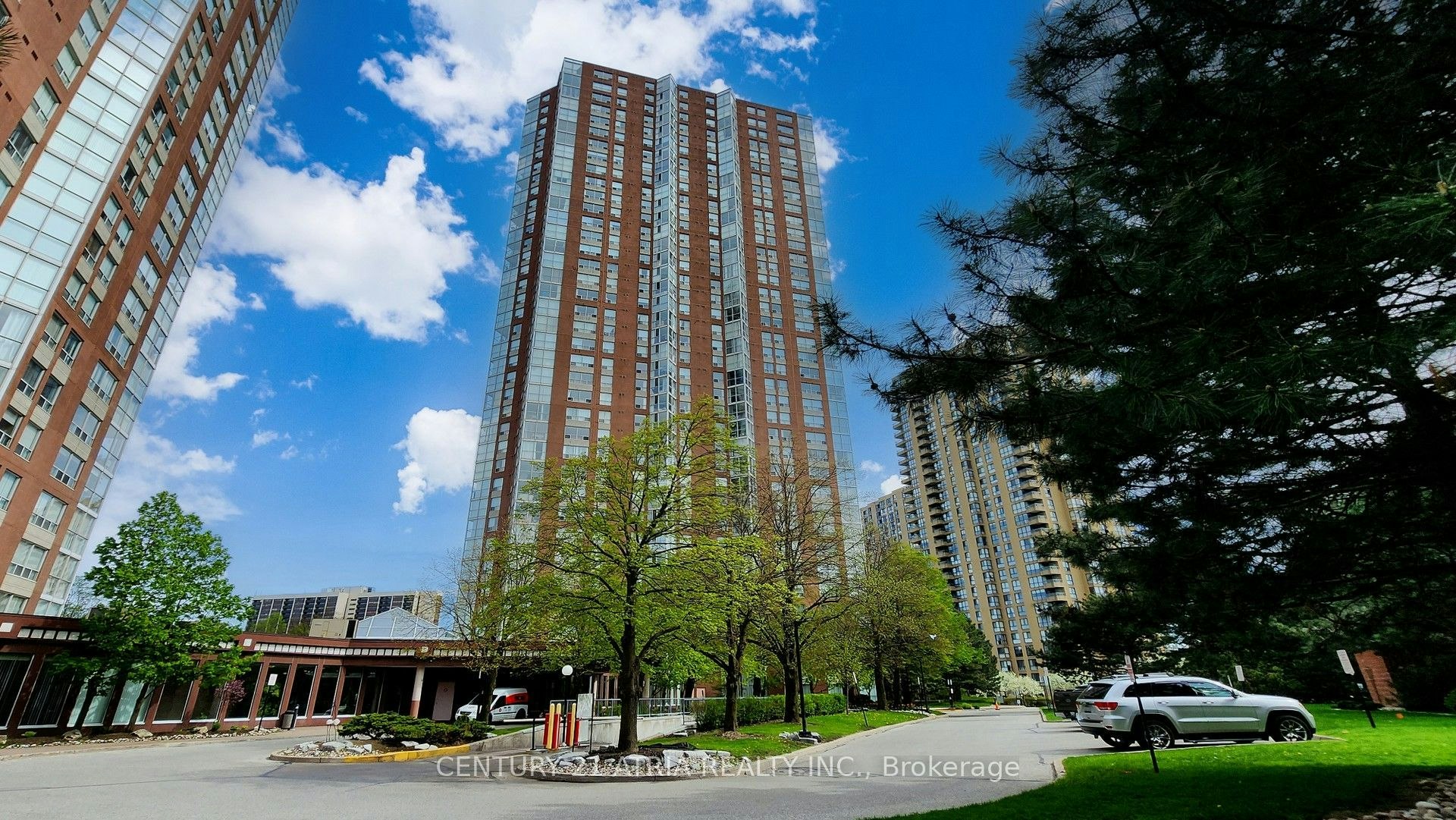 2502-5 Concorde Place, Toronto, ON, M3C 3M8