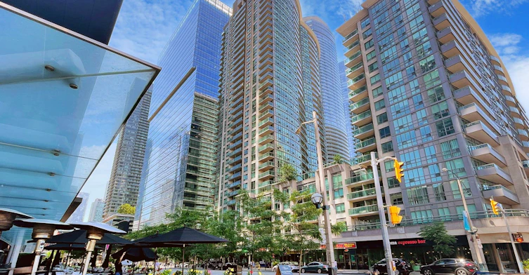 502-30 Grand Trunk Crescent, Toronto, ON, M5J 3A4