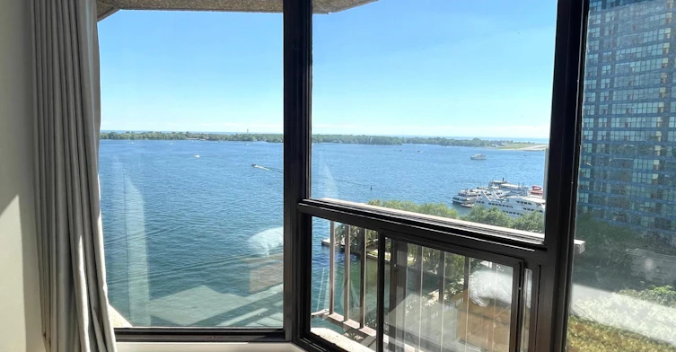 1304-65 Harbour Square, Toronto, ON, M5J 2L4 - 18