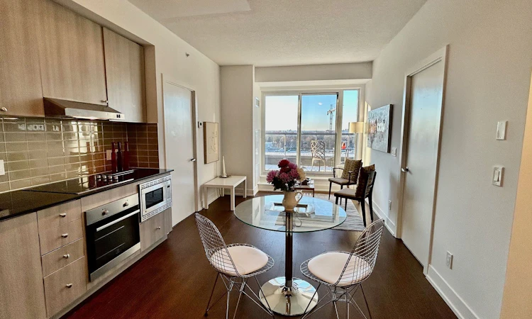 716-7 Kenaston Garden