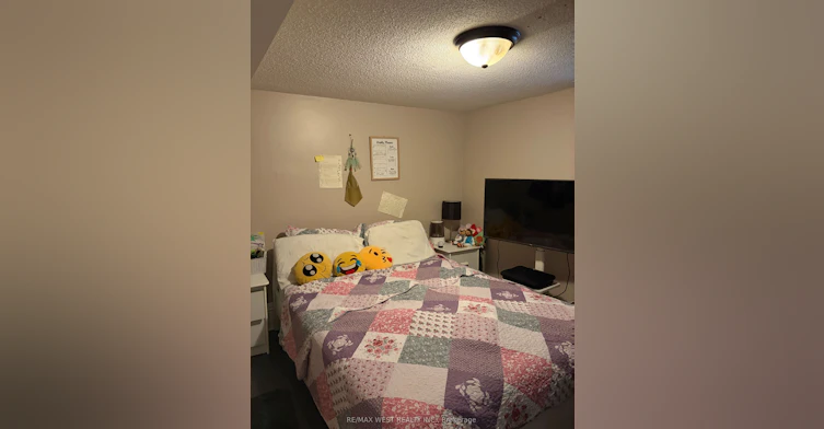 Basement-247 Lansdowne Avenue, Toronto, ON, M6K 2W2 - 7