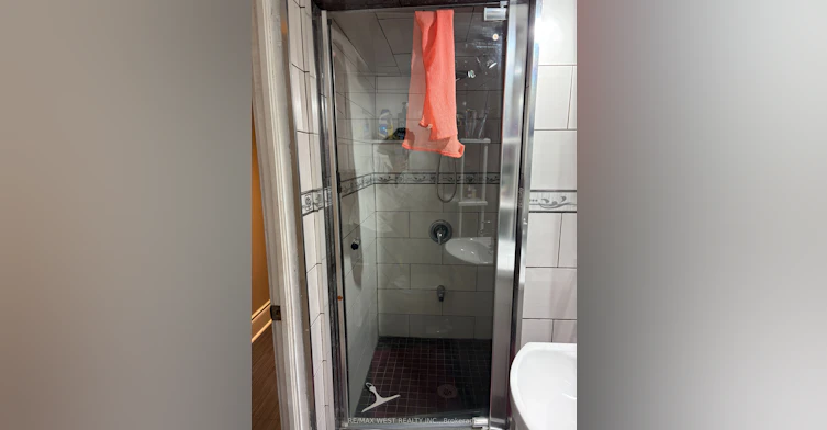 Basement-247 Lansdowne Avenue, Toronto, ON, M6K 2W2 - 6