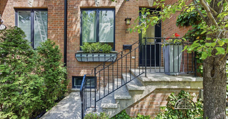 52 Shaftesbury Avenue, Toronto, ON, M4T 1A2
