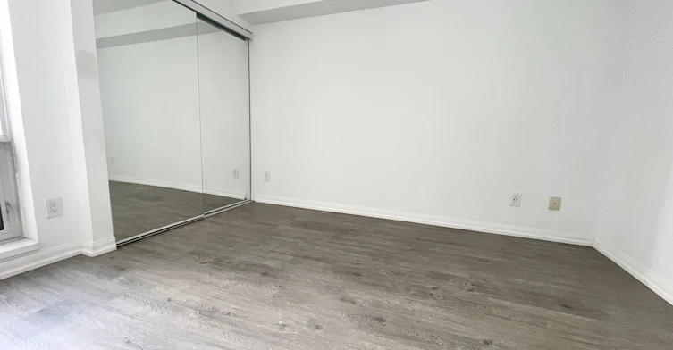 602-111 Elizabeth Street, Toronto, ON, M5G 1P7