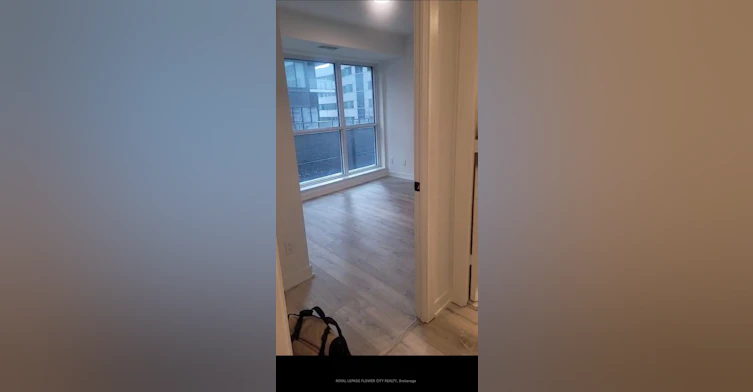 704-327 King Street W, Toronto, ON, M5V 0W7 - 4