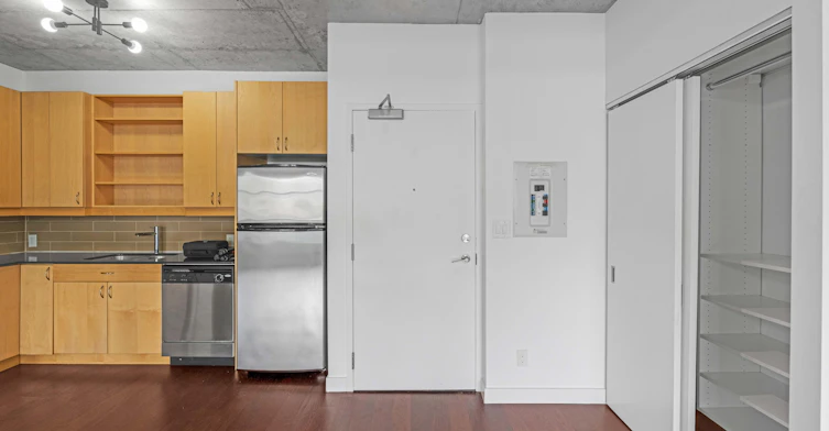 303-42 Camden Street, Toronto, ON, M5V 1V1 - 5