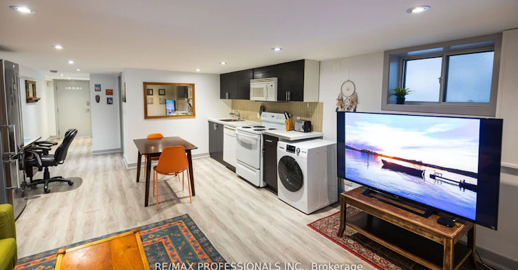Lower-627 Christie Street, Toronto, ON, M6G 3E6