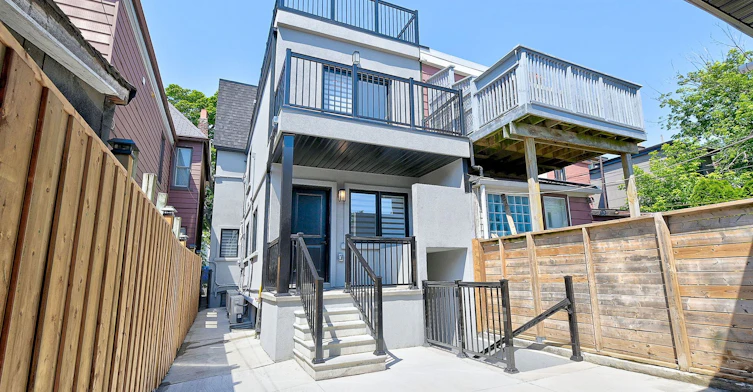 # 2-131 Brock Avenue, Toronto, ON, M6K 2L5 - 5