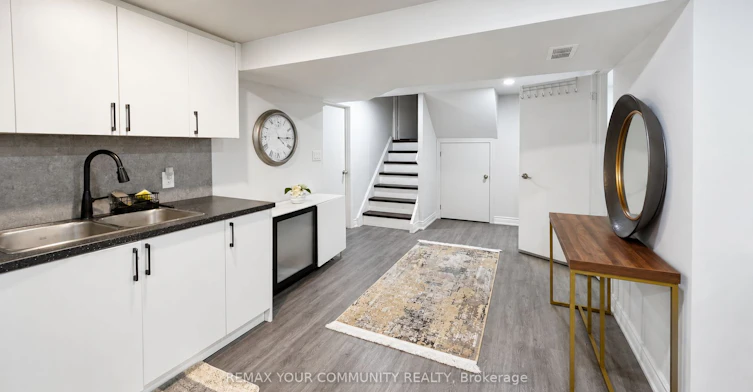 Lower-7 Digby Court, Toronto, ON, M2R 2X5 - 4