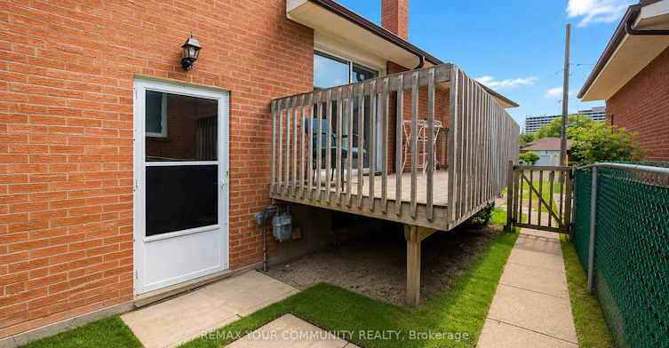 Lower-7 Digby Court, Toronto, ON, M2R 2X5 - 3