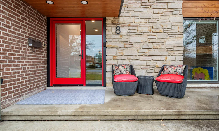 8 Foxdale Court