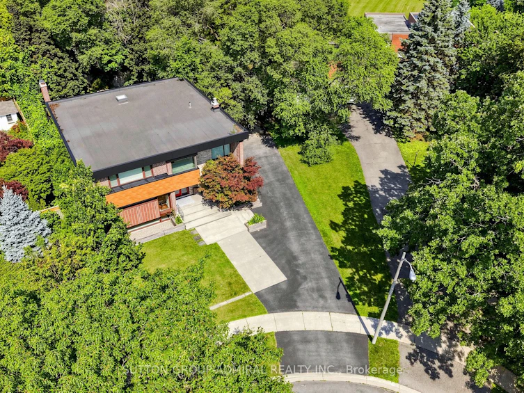 8 Foxdale Court, Toronto, ON, M2K 2P2