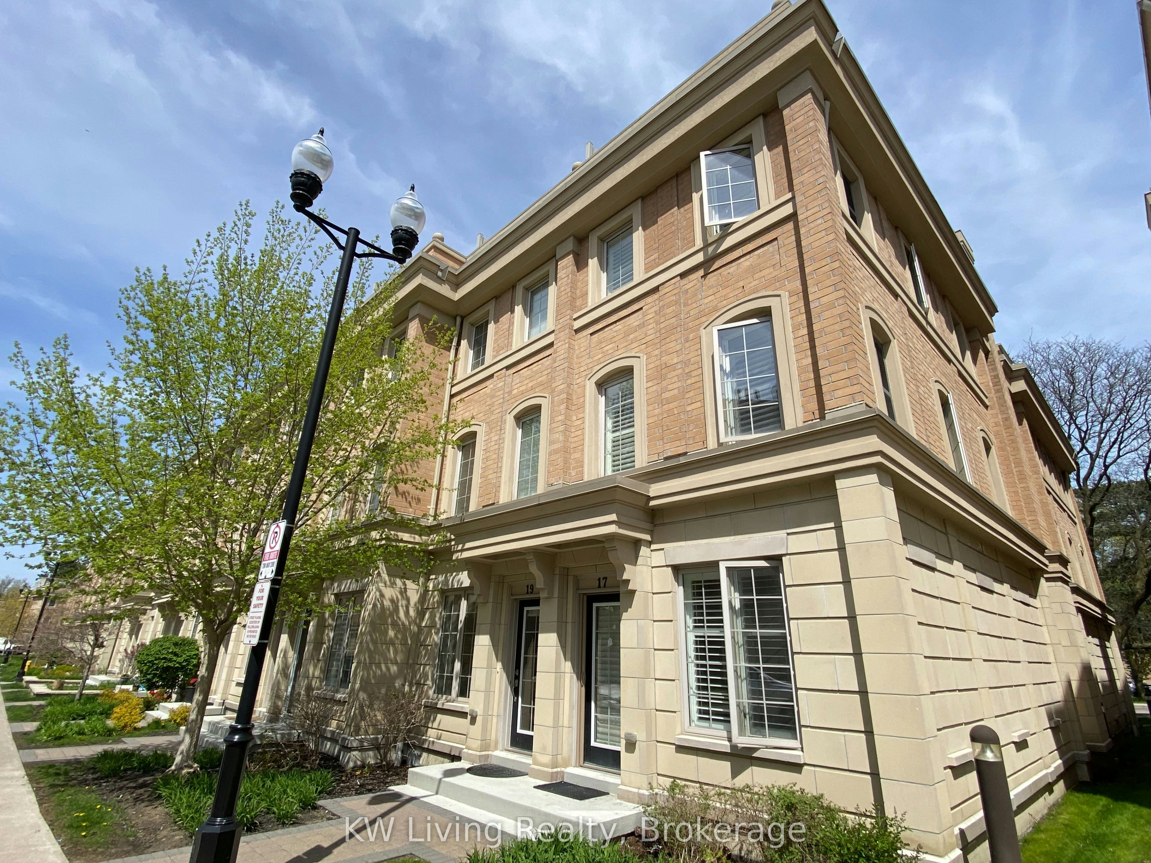 17 Hargrave Lane, Toronto, ON, M4N 0A4