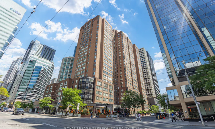 2302-633 Bay Street