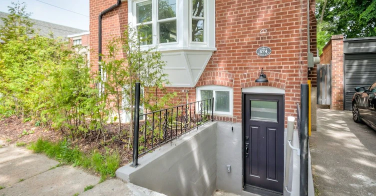 Lower-674 Eglinton Avenue E, Toronto, ON, M4G 2K5 - 9