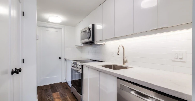 Lower-674 Eglinton Avenue E, Toronto, ON, M4G 2K5 - 7
