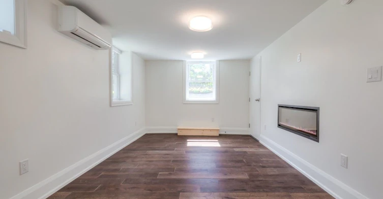 Lower-674 Eglinton Avenue E, Toronto, ON, M4G 2K5 - 14