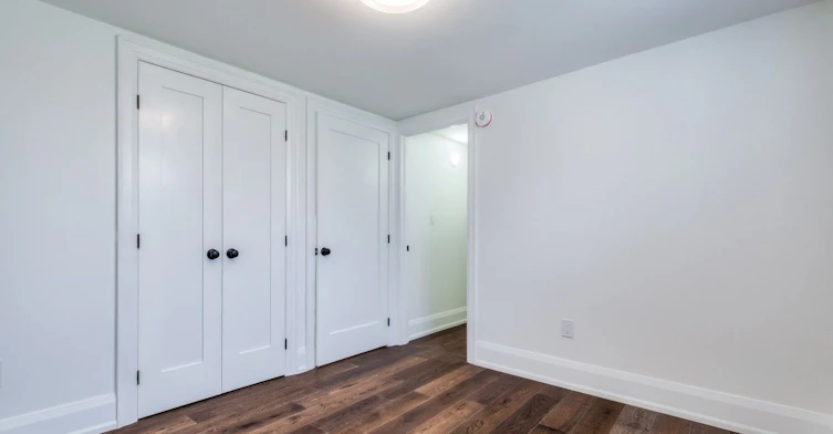 Lower-674 Eglinton Avenue E, Toronto, ON, M4G 2K5 - 3