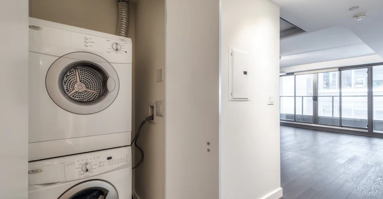 523-111 Bathurst Street, Toronto, ON, M5V 0M9 - 21