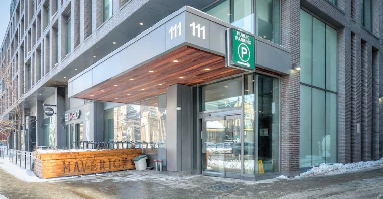 523-111 Bathurst Street, Toronto, ON, M5V 0M9
