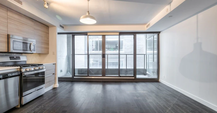 523-111 Bathurst Street, Toronto, ON, M5V 0M9 - 10