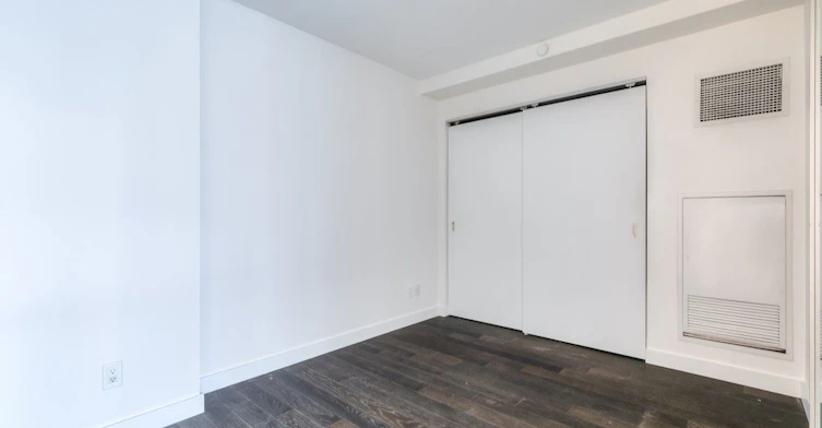 523-111 Bathurst Street, Toronto, ON, M5V 0M9 - 15