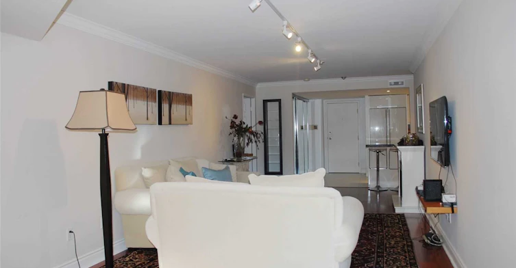 904-33 University Avenue, Toronto, ON, M5J 2S7 - 10