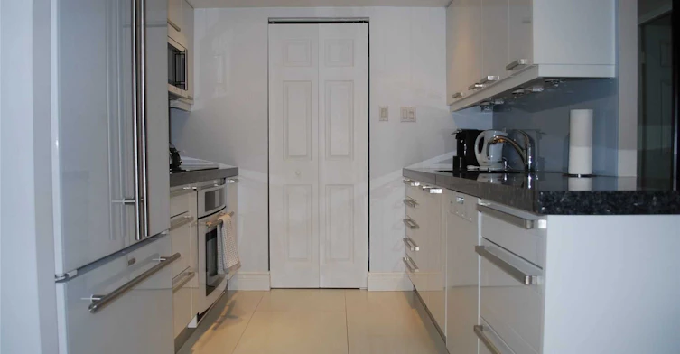 904-33 University Avenue, Toronto, ON, M5J 2S7 - 4