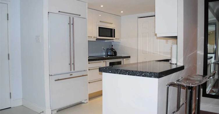 904-33 University Avenue, Toronto, ON, M5J 2S7 - 7