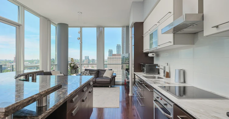 PH101-770 Bay Street, Toronto, ON, M5G 0A6 - 9
