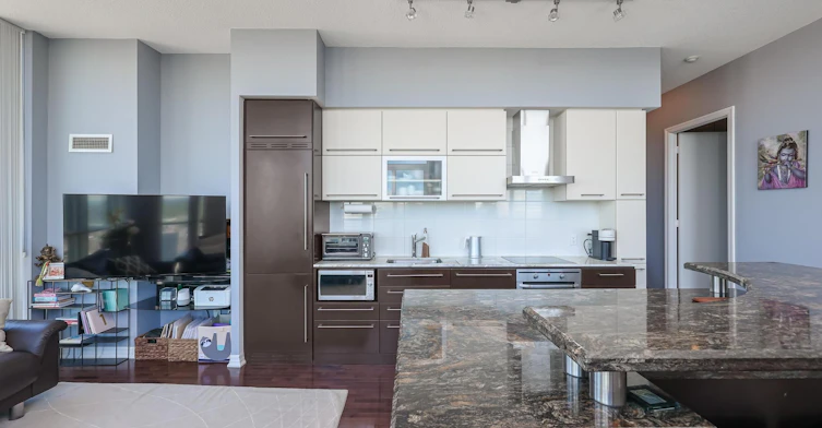 PH101-770 Bay Street, Toronto, ON, M5G 0A6 - 11