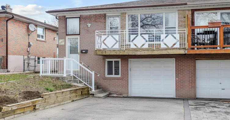 Upper-225 Pineway Boulevard, Toronto, ON, M2H 1B5 - 2