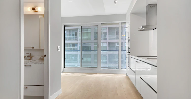 1906-2221 Yonge Street, Toronto, ON, M4S 2B4 - 3