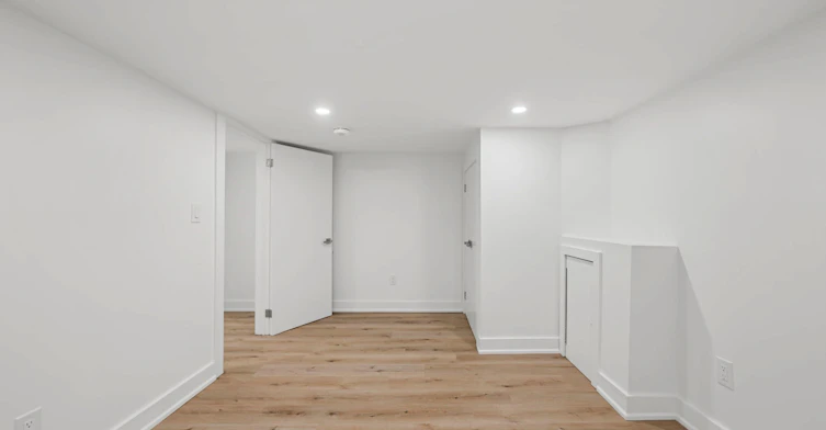 Bsmnt-28 Strathgowan Avenue, Toronto, ON, M4N 1B9 - 24