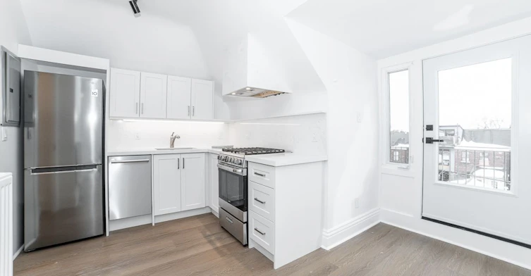3rd Floor-28 Beatrice Street, Toronto, ON, M6J 2T3 - 4