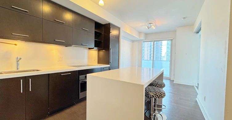 909-1080 Bay Street, Toronto, ON, M5S 0A5 - 2