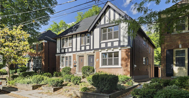 Upper-30 Strathgowan Avenue, Toronto, ON, M4N 1B9