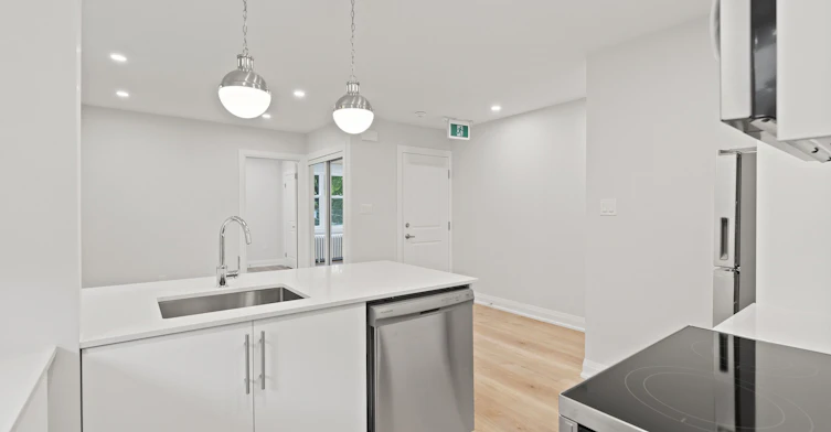 Upper-30 Strathgowan Avenue, Toronto, ON, M4N 1B9 - 4