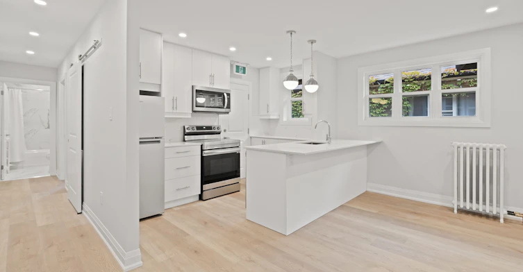 Upper-30 Strathgowan Avenue, Toronto, ON, M4N 1B9 - 2