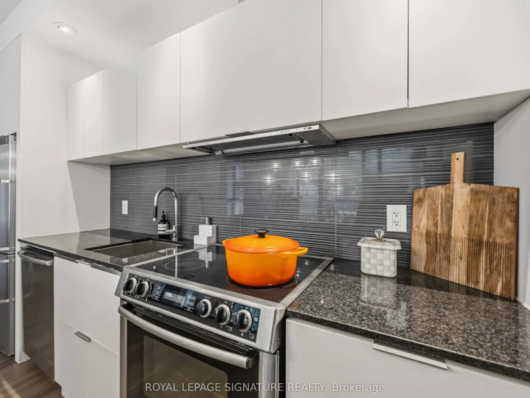 202-8 Charlotte Street, Toronto, ON, M5V 0K4 - 10