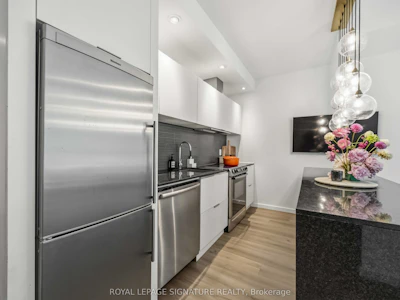 202-8 Charlotte Street - 5