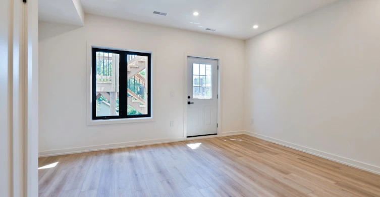 Main-53 Alameda Avenue, Toronto, ON, M6C 3W3 - 10