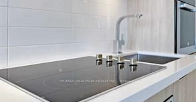 2310-39 Roehampton Avenue E, Toronto, ON, M4P 1P9 - 10